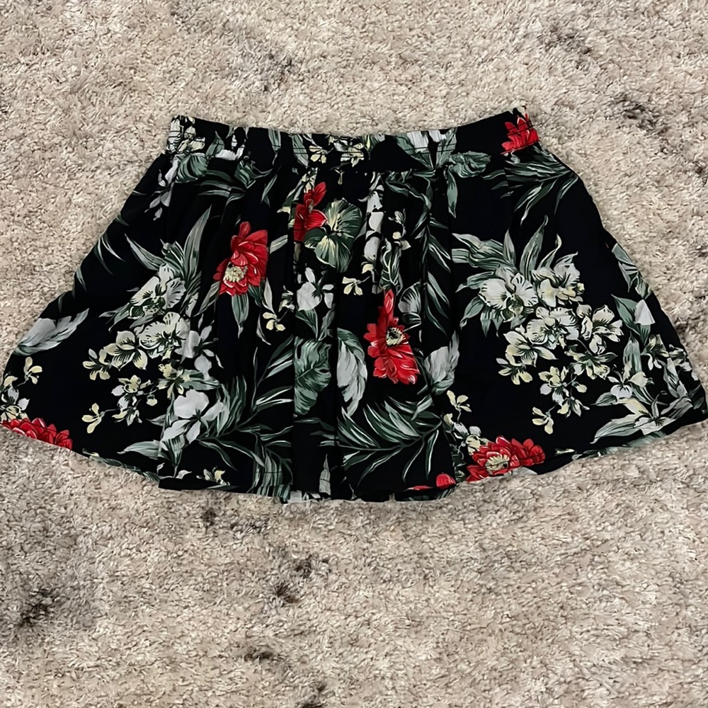 Black floral Denim and Supply by Ralph Lauren size large skirt.